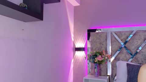 Maxi Rogers online show from December 22, 2025, 11:18 am