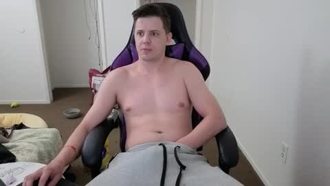 Snapshot of maxishere000 chatting on November 18, 2025, 6:51 am IG online show from November 18, 2025, 6:51 am