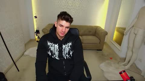 MaxKaiden online show from November 10, 2025, 5:39 am