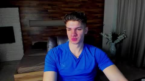 MaxKaiden online show from March 18, 2026, 5:21 am