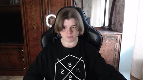 Snapshot of maxplay18 chatting on December 15, 2025, 11:14 am Max online show from December 15, 2025, 11:14 am