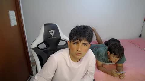 Snapshot of maxwell_boys chatting on March 3, 2026, 3:23 am MAX DAN online show from March 3, 2026, 3:23 am