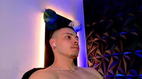 Snapshot of maxwell_dupont chatting on October 19, 2025, 1:06 am MAX online show from October 19, 2025, 1:06 am