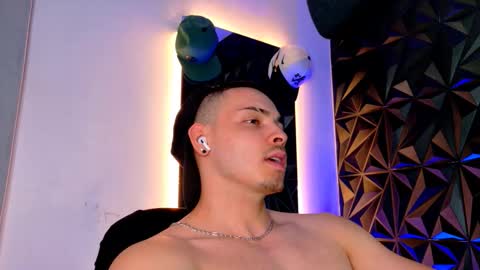 Snapshot of maxwell_dupont chatting on October 29, 2025, 4:04 am MAX online show from October 29, 2025, 4:04 am