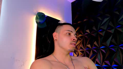 Snapshot of maxwell_dupont chatting on October 30, 2025, 10:10 pm MAX online show from October 30, 2025, 10:10 pm