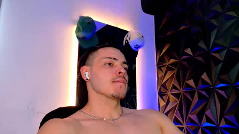 Snapshot of maxwell_dupont chatting on November 2, 2025, 10:23 pm MAX online show from November 2, 2025, 10:23 pm