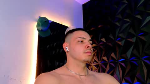 Snapshot of maxwell_dupont chatting on November 5, 2025, 9:59 pm MAX online show from November 5, 2025, 9:59 pm