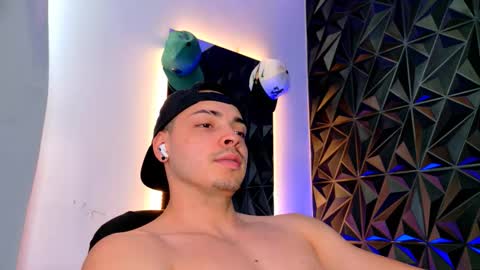 Snapshot of maxwell_dupont chatting on November 17, 2025, 9:20 pm MAX online show from November 17, 2025, 9:20 pm