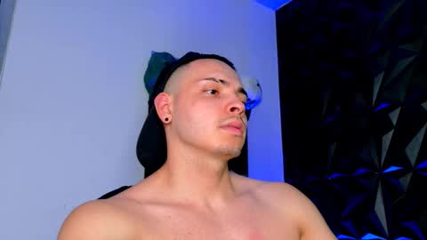 Snapshot of maxwell_dupont chatting on November 19, 2025, 12:21 am MAX online show from November 19, 2025, 12:21 am