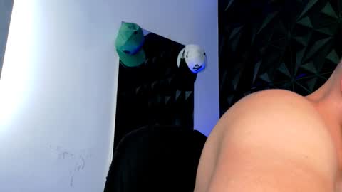 Snapshot of maxwell_dupont chatting on November 19, 2025, 8:42 pm MAX online show from November 19, 2025, 8:42 pm