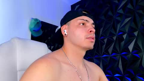 Snapshot of maxwell_dupont chatting on November 26, 2025, 6:31 pm MAX online show from November 26, 2025, 6:31 pm