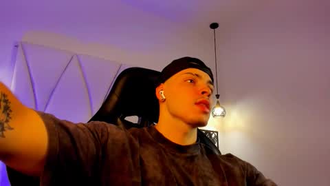 Snapshot of maxwell_dupont chatting on December 1, 2025, 7:30 pm MAX online show from December 1, 2025, 7:30 pm