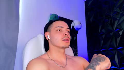 Snapshot of maxwell_dupont chatting on December 13, 2025, 7:53 pm MAX online show from December 13, 2025, 7:53 pm