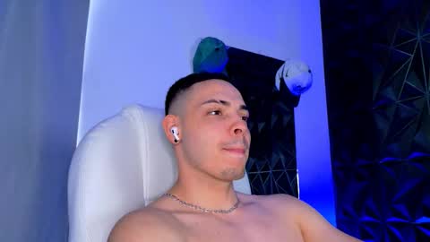 Snapshot of maxwell_dupont chatting on December 15, 2025, 7:18 pm MAX online show from December 15, 2025, 7:18 pm