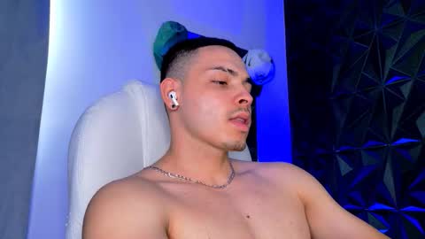 Snapshot of maxwell_dupont chatting on December 17, 2025, 8:04 pm MAX online show from December 17, 2025, 8:04 pm