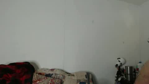 Snapshot of maxwellandpam chatting on October 26, 2025, 5:24 am Max and Pam Voyeur Cam online show from October 26, 2025, 5:24 am