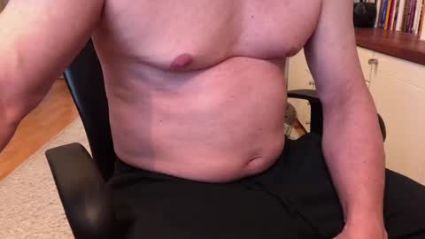 Snapshot of maxx_martin chatting on February 21, 2025, 12:28 pm Max online show from February 21, 2025, 12:28 pm