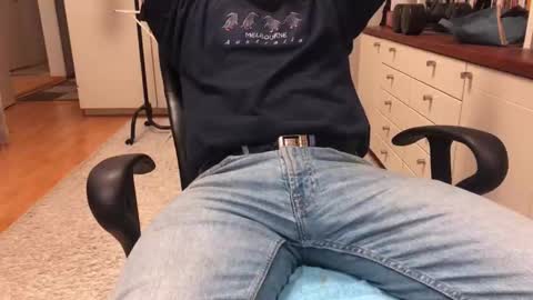 Max online show from December 3, 2025, 6:21 am