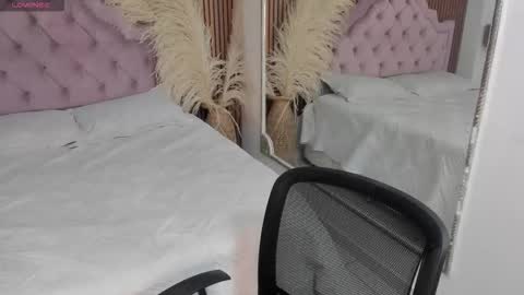 Snapshot of maxxxine_ chatting on December 17, 2025, 11:00 pm Maxine Minx online show from December 17, 2025, 11:00 pm