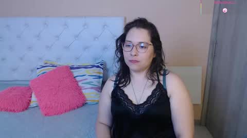 Snapshot of may_bloom chatting on January 5, 2026, 8:34 pm May online show from January 5, 2026, 8:34 pm