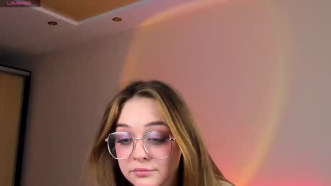 Snapshot of may_fl0wer chatting on March 7, 2025, 1:51 pm May Flower online show from March 7, 2025, 1:51 pm