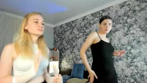 Snapshot of may_want chatting on December 18, 2025, 12:55 pm Leila online show from December 18, 2025, 12:55 pm