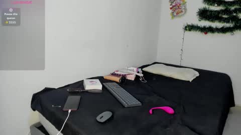 Snapshot of maya_graham_ chatting on December 19, 2025, 6:53 am Maya online show from December 19, 2025, 6:53 am