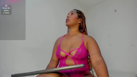 Snapshot of maya_graham_ chatting on February 12, 2026, 5:35 am Maya online show from February 12, 2026, 5:35 am