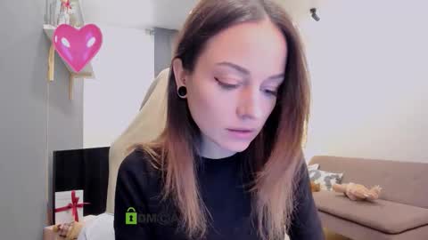 Snapshot of maya_l chatting on December 15, 2025, 3:27 pm Maya online show from December 15, 2025, 3:27 pm