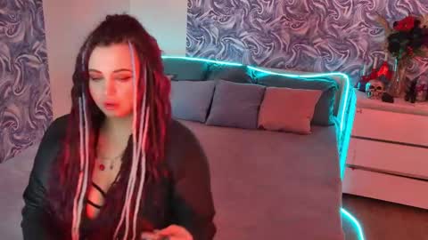 Maya Mils online show from May 25, 2026, 1:00 am