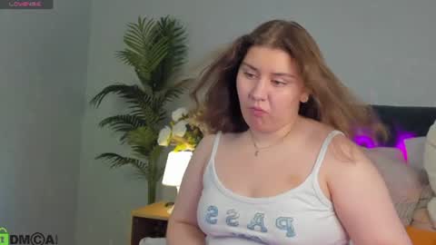 Snapshot of maya_raay chatting on June 23, 2026, 1:25 am Maya online show from June 23, 2026, 1:25 am