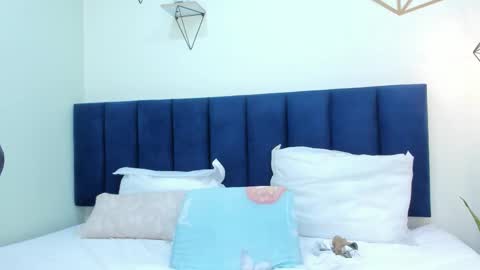 Snapshot of mayaevansmg chatting on November 27, 2025, 12:07 pm SOFIA online show from November 27, 2025, 12:07 pm