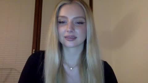 mayaflirt online show from April 7, 2026, 7:58 pm