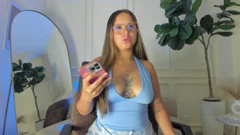 Snapshot of mayalee_ chatting on May 21, 2026, 3:24 am mayalee_ online show from May 21, 2026, 3:24 am