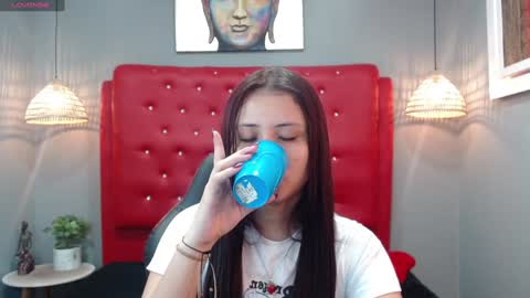Snapshot of mayamoira chatting on December 14, 2024, 11:50 am Maya online show from December 14, 2024, 11:50 am