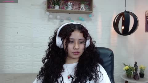 Snapshot of mayamoira chatting on January 30, 2025, 7:15 pm Maya online show from January 30, 2025, 7:15 pm