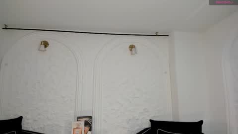 Snapshot of mayamoretti chatting on February 15, 2026, 4:09 am Maya online show from February 15, 2026, 4:09 am