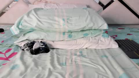 Maybelline69 online show from April 14, 2026, 1:00 am