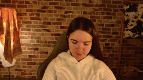 maybloom_ online show from December 2, 2025, 5:02 am