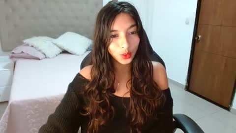 Snapshot of maydivaxox chatting on January 6, 2026, 8:12 pm MAYA online show from January 6, 2026, 8:12 pm