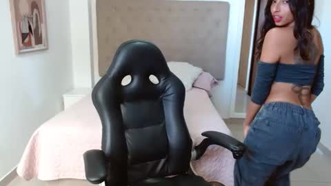 Snapshot of maydivaxox chatting on January 7, 2026, 8:22 pm MAYA online show from January 7, 2026, 8:22 pm