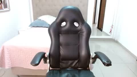 Snapshot of maydivaxox chatting on January 10, 2026, 7:15 pm MAYA online show from January 10, 2026, 7:15 pm