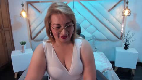 Mailyn online show from February 26, 2025, 7:49 pm