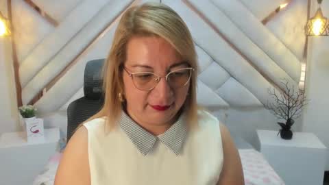 Mailyn online show from March 11, 2025, 11:44 am