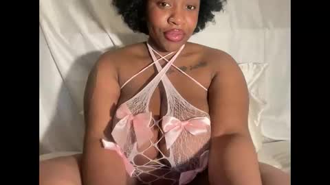 Snapshot of mayluvsu chatting on February 15, 2026, 4:42 am mayluvsu online show from February 15, 2026, 4:42 am