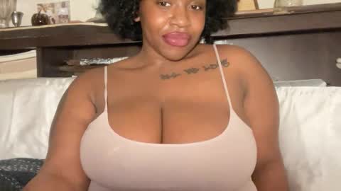 Snapshot of mayluvsu chatting on February 20, 2026, 4:31 am mayluvsu online show from February 20, 2026, 4:31 am