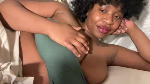 Snapshot of mayluvsu chatting on February 25, 2026, 5:06 am mayluvsu online show from February 25, 2026, 5:06 am