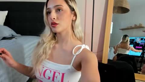 Snapshot of mazekyn chatting on February 22, 2026, 10:19 pm mazekyn online show from February 22, 2026, 10:19 pm