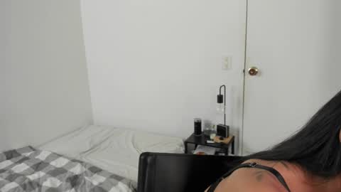 Snapshot of mazikeen_18 chatting on April 23, 2026, 1:13 pm mazikeen_18 online show from April 23, 2026, 1:13 pm