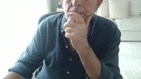 Snapshot of mbeastie chatting on December 3, 2025, 6:06 pm Beastie online show from December 3, 2025, 6:06 pm